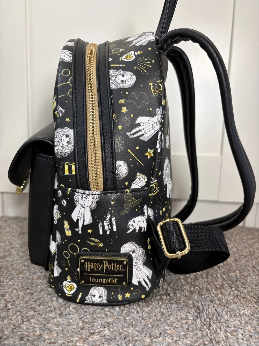 Loungefly Harry Potter Hogwarts Letter Quidditch Mini Backpack Black Gold